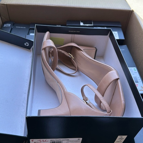 27 EDIT Naturalizer Iriss Ankle Strap Sandal - Picture 2 of 10